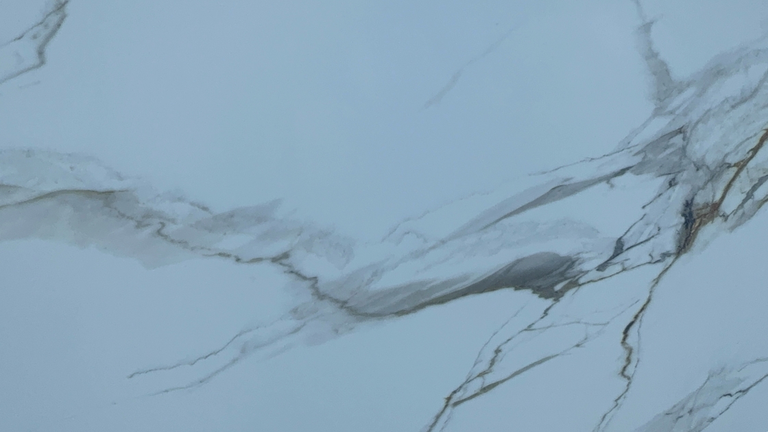 OLK1003G Calacatta Gold Nueva Colección Cuarzo Estampado de Cuerpo Completo con Tecnología de Impresión de Inyección de Tinta de Alta Definición