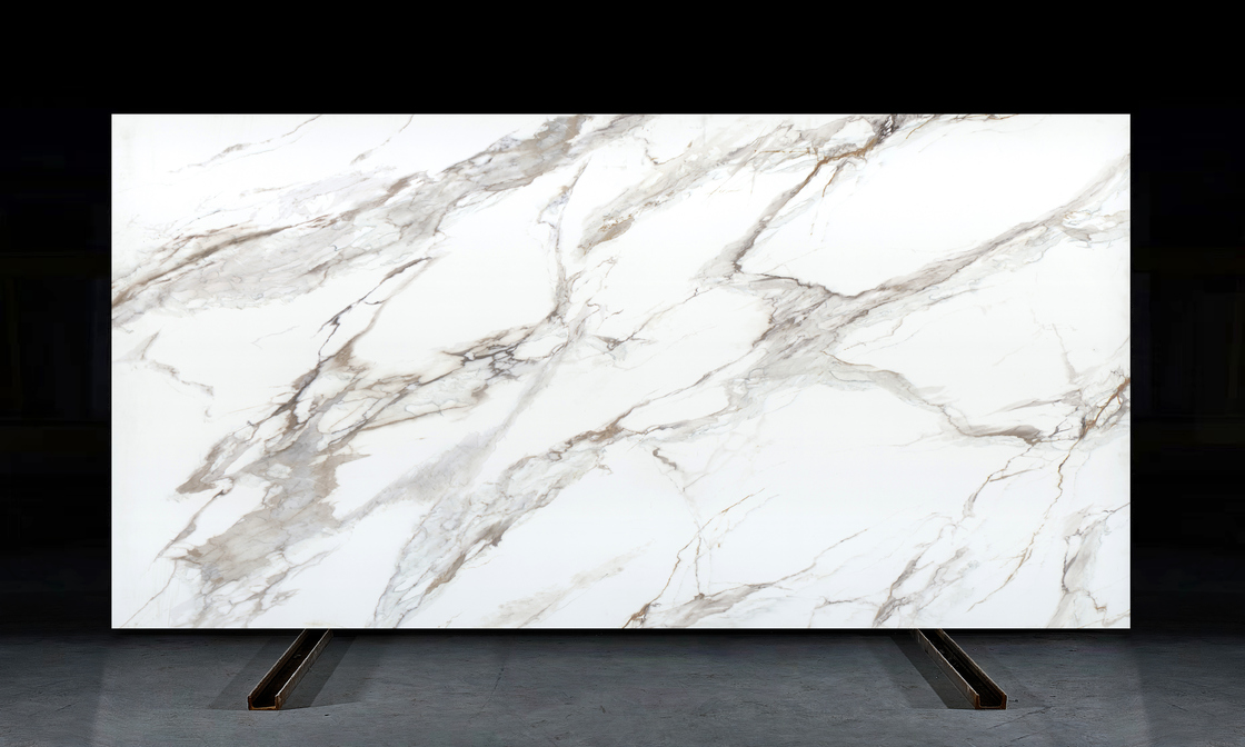 OLK1003G Calacatta Gold Nueva Colección Cuarzo Estampado de Cuerpo Completo con Tecnología de Impresión de Inyección de Tinta de Alta Definición